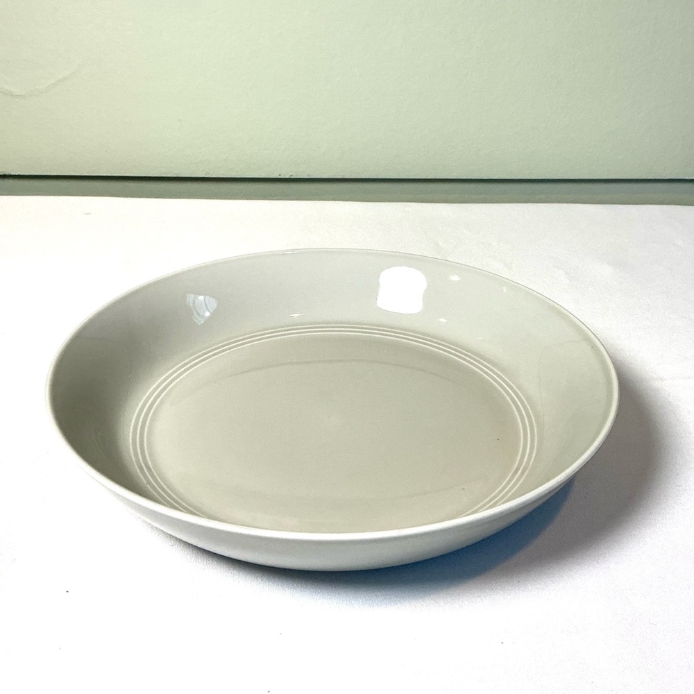 Crate & Barrel by Aaron Probyn Hue Light Gray Low Bowl 9.25” NWT - Picture 2 of 4